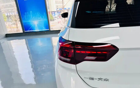 Volkswagen T-Roc I, 2023 год, 1 839 000 рублей, 6 фотография