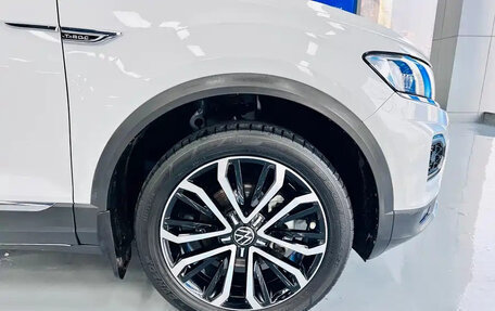 Volkswagen T-Roc I, 2023 год, 1 839 000 рублей, 10 фотография