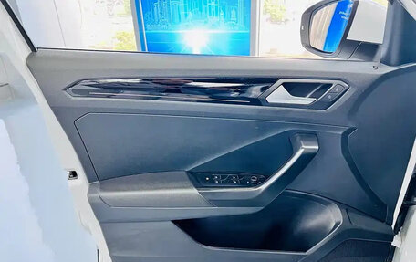 Volkswagen T-Roc I, 2023 год, 1 839 000 рублей, 11 фотография