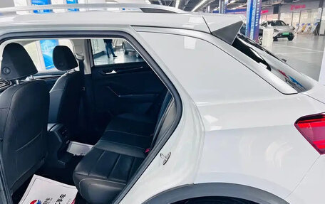 Volkswagen T-Roc I, 2023 год, 1 839 000 рублей, 22 фотография