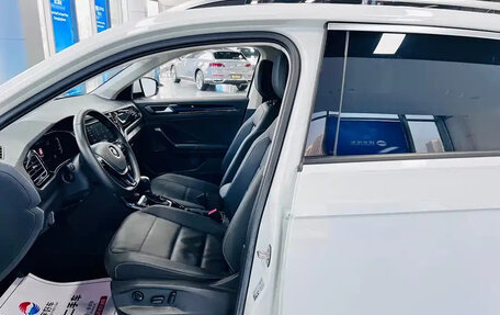 Volkswagen T-Roc I, 2023 год, 1 839 000 рублей, 21 фотография