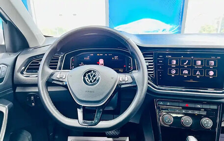 Volkswagen T-Roc I, 2023 год, 1 839 000 рублей, 17 фотография