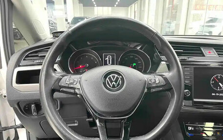 Volkswagen Touran III, 2022 год, 1 400 001 рублей, 8 фотография