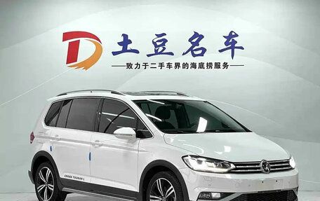 Volkswagen Touran III, 2022 год, 1 400 001 рублей, 3 фотография