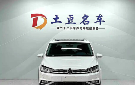 Volkswagen Touran III, 2022 год, 1 400 001 рублей, 2 фотография