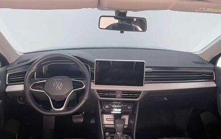 Volkswagen Tiguan II, 2023 год, 2 610 000 рублей, 8 фотография