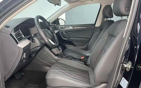 Volkswagen Tiguan II, 2023 год, 2 610 000 рублей, 11 фотография