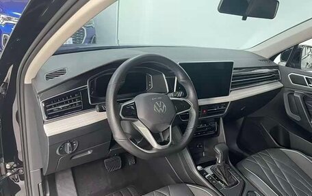 Volkswagen Tiguan II, 2023 год, 2 610 000 рублей, 9 фотография