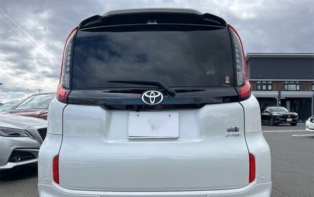 Toyota Sienta, 2022 год, 1 472 000 рублей, 6 фотография