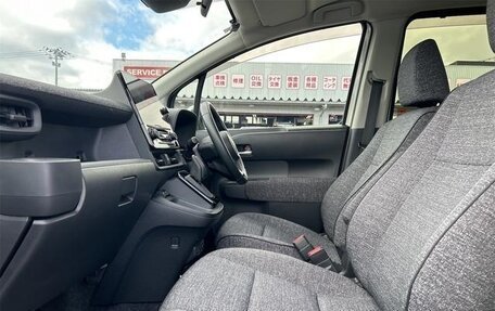 Toyota Sienta, 2022 год, 1 472 000 рублей, 28 фотография