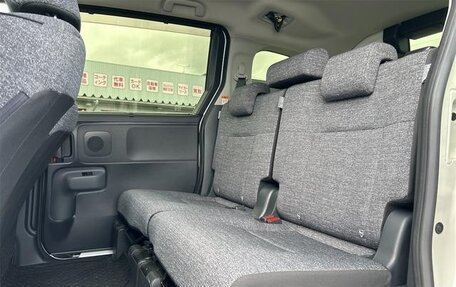 Toyota Sienta, 2022 год, 1 472 000 рублей, 31 фотография