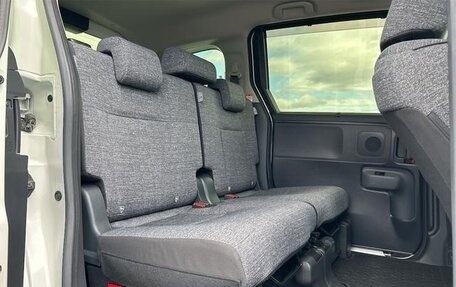 Toyota Sienta, 2022 год, 1 472 000 рублей, 29 фотография