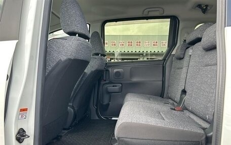 Toyota Sienta, 2022 год, 1 472 000 рублей, 32 фотография