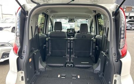 Toyota Sienta, 2022 год, 1 472 000 рублей, 38 фотография