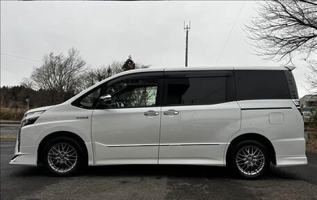 Toyota Voxy III, 2018 год, 1 672 000 рублей, 4 фотография