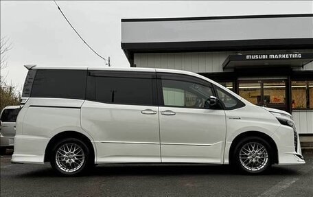 Toyota Voxy III, 2018 год, 1 672 000 рублей, 8 фотография