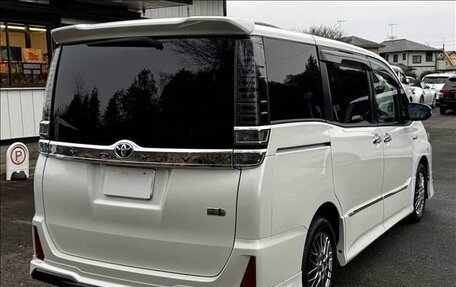 Toyota Voxy III, 2018 год, 1 672 000 рублей, 7 фотография