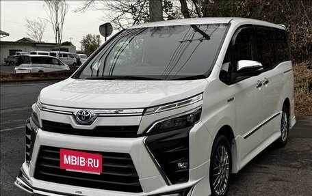 Toyota Voxy III, 2018 год, 1 672 000 рублей, 3 фотография