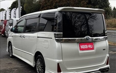 Toyota Voxy III, 2018 год, 1 672 000 рублей, 5 фотография