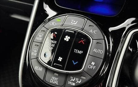 Toyota Voxy III, 2018 год, 1 672 000 рублей, 17 фотография