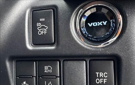 Toyota Voxy III, 2018 год, 1 672 000 рублей, 18 фотография