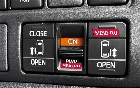 Toyota Voxy III, 2018 год, 1 672 000 рублей, 15 фотография