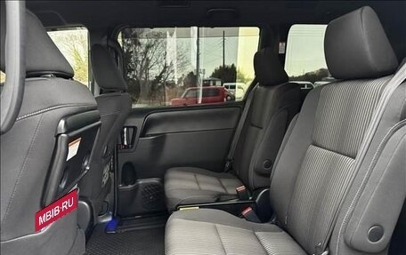 Toyota Voxy III, 2018 год, 1 672 000 рублей, 22 фотография