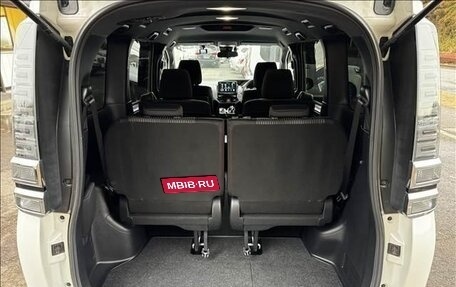 Toyota Voxy III, 2018 год, 1 672 000 рублей, 25 фотография