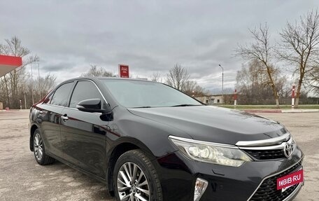 Toyota Camry, 2017 год, 1 890 000 рублей, 2 фотография