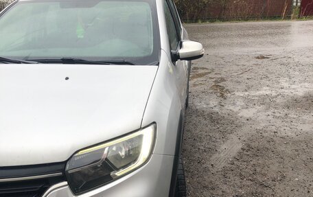 Renault Sandero II рестайлинг, 2018 год, 950 000 рублей, 2 фотография