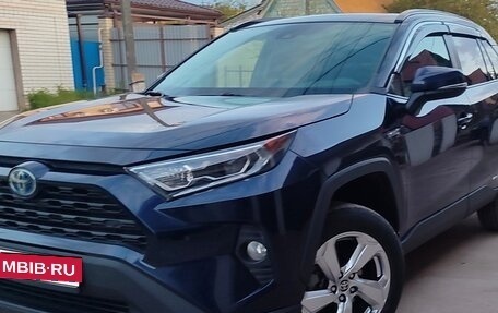 Toyota RAV4, 2021 год, 4 200 000 рублей, 2 фотография