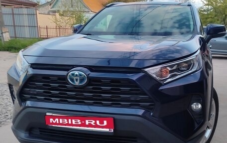 Toyota RAV4, 2021 год, 4 200 000 рублей, 3 фотография