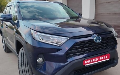 Toyota RAV4, 2021 год, 4 200 000 рублей, 4 фотография