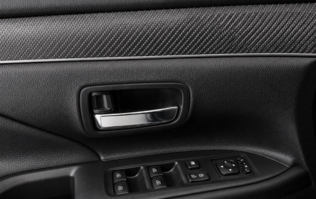 Mitsubishi Outlander III рестайлинг 3, 2019 год, 2 230 000 рублей, 11 фотография