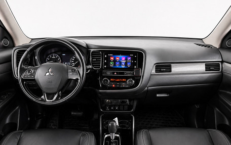 Mitsubishi Outlander III рестайлинг 3, 2019 год, 2 230 000 рублей, 5 фотография