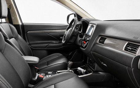 Mitsubishi Outlander III рестайлинг 3, 2019 год, 2 230 000 рублей, 12 фотография