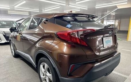 Toyota C-HR I рестайлинг, 2017 год, 1 200 000 рублей, 4 фотография