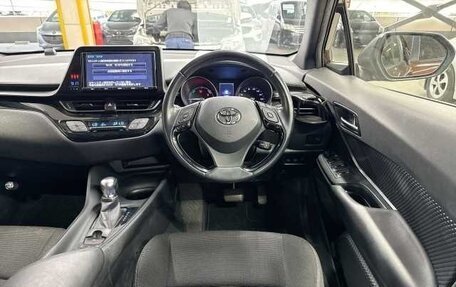 Toyota C-HR I рестайлинг, 2017 год, 1 200 000 рублей, 10 фотография