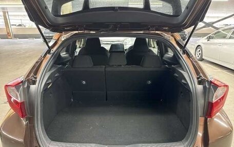 Toyota C-HR I рестайлинг, 2017 год, 1 200 000 рублей, 16 фотография