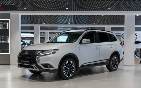 Mitsubishi Outlander III рестайлинг 3, 2021 год, 2 175 000 рублей, 1 фотография