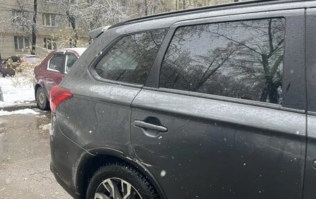 Mitsubishi Outlander III рестайлинг 3, 2022 год, 3 200 000 рублей, 7 фотография