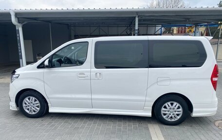 Hyundai H-1 II рестайлинг, 2021 год, 4 500 000 рублей, 2 фотография