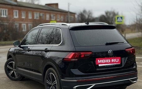 Volkswagen Tiguan II, 2021 год, 3 600 000 рублей, 2 фотография