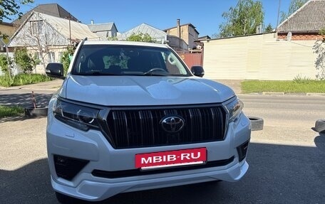 Toyota Land Cruiser Prado 150 рестайлинг 2, 2020 год, 6 800 000 рублей, 12 фотография