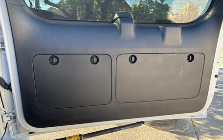 Toyota Land Cruiser Prado 150 рестайлинг 2, 2020 год, 6 800 000 рублей, 26 фотография