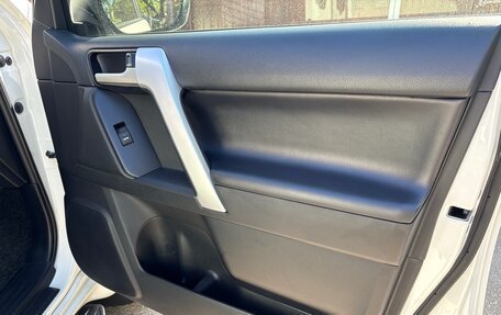 Toyota Land Cruiser Prado 150 рестайлинг 2, 2020 год, 6 800 000 рублей, 29 фотография