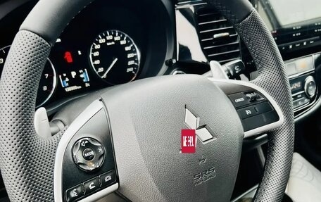 Mitsubishi Outlander III рестайлинг 3, 2013 год, 1 520 000 рублей, 11 фотография