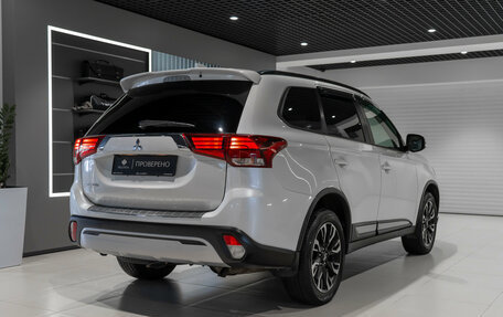 Mitsubishi Outlander III рестайлинг 3, 2021 год, 2 175 000 рублей, 5 фотография