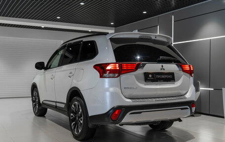 Mitsubishi Outlander III рестайлинг 3, 2021 год, 2 175 000 рублей, 4 фотография