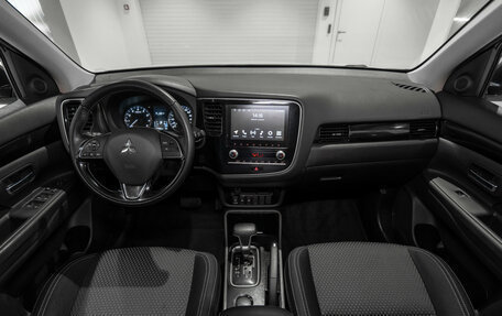 Mitsubishi Outlander III рестайлинг 3, 2021 год, 2 175 000 рублей, 8 фотография